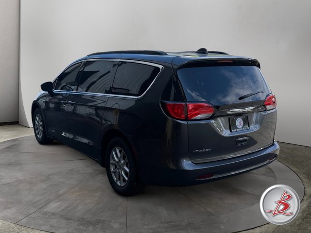 Used 2021 Chrysler Voyager Lxi FWD image 3