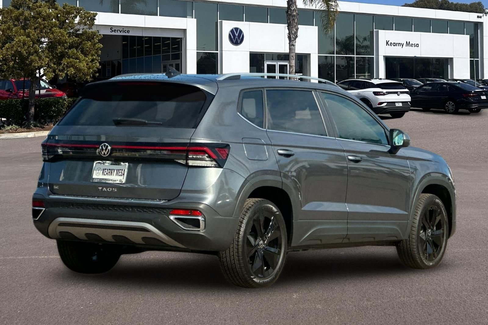 New 2026 Volkswagen Taos SE FWD image 4