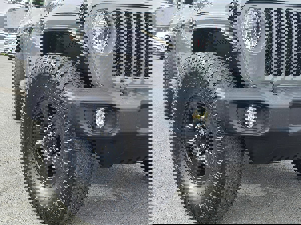 Used 2022 Jeep Gladiator Sport image 4