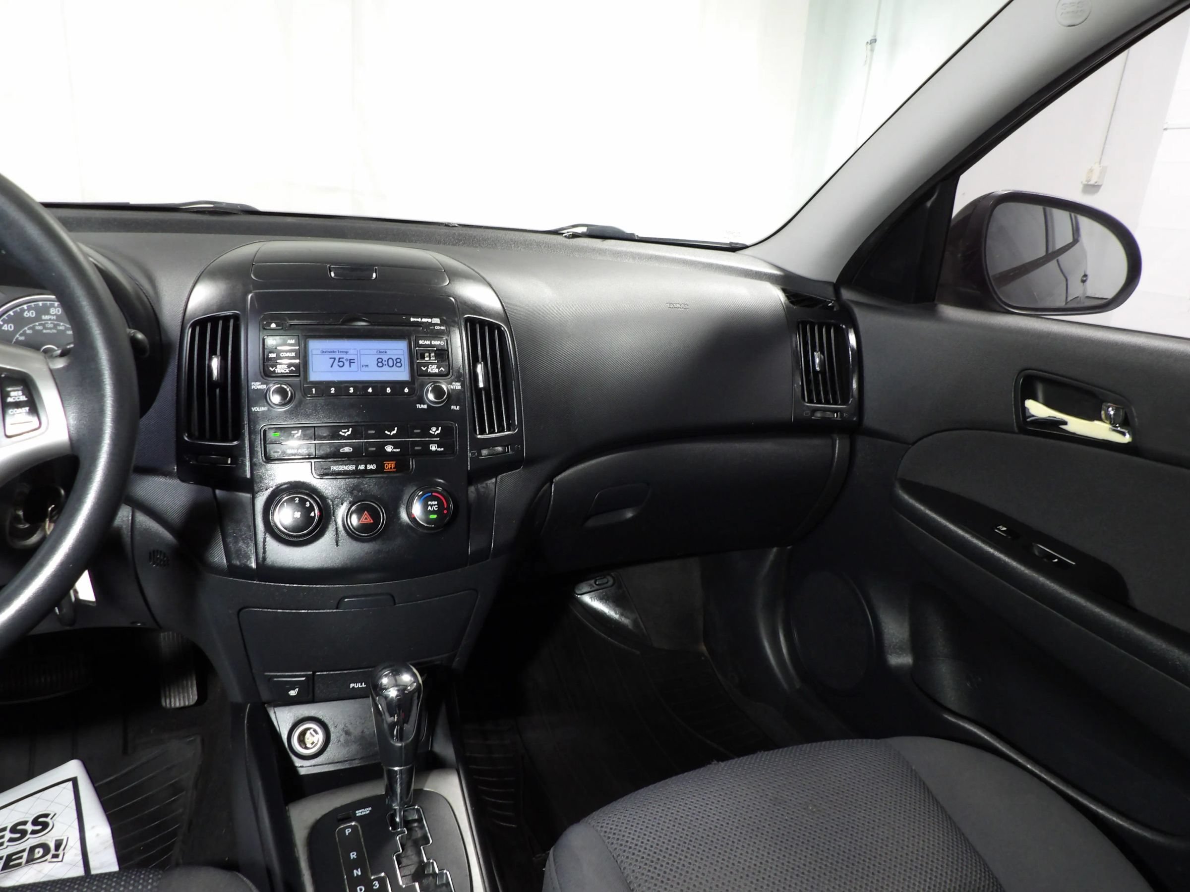 Used 2010 Hyundai Elantra SE FWD image 13