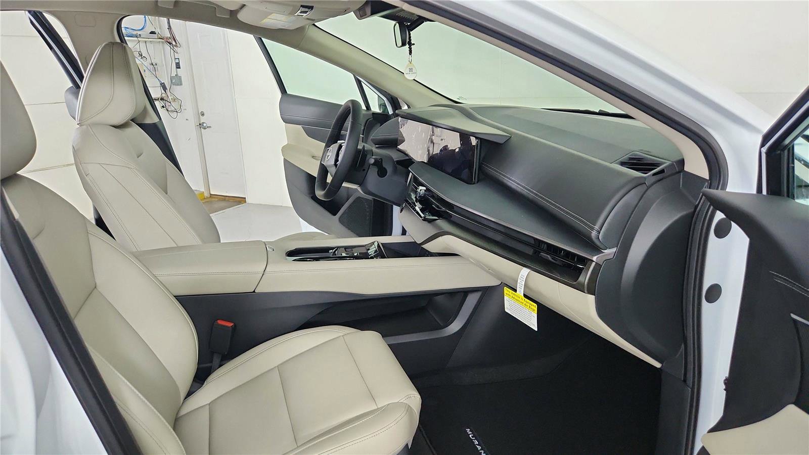 Used 2025 Nissan Murano SV image 25