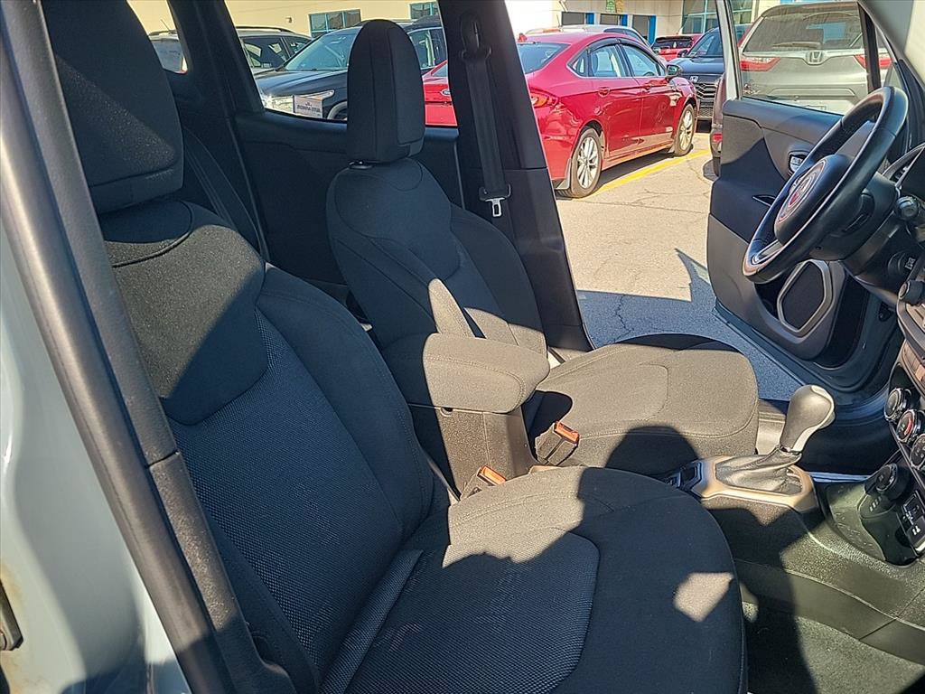 Used 2017 Jeep Renegade Latitude w/ Cold Weather Group AWD/4WD image 26