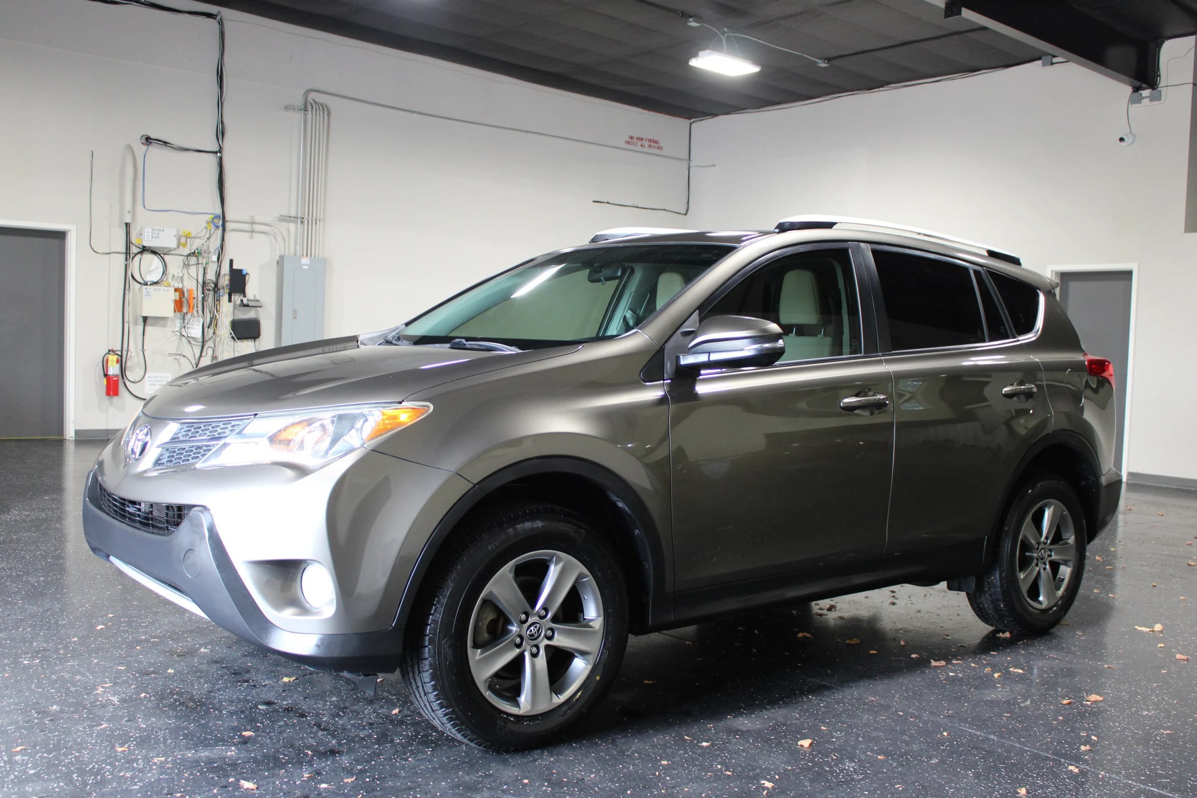 Used 2015 Toyota RAV4 XLE FWD image 6