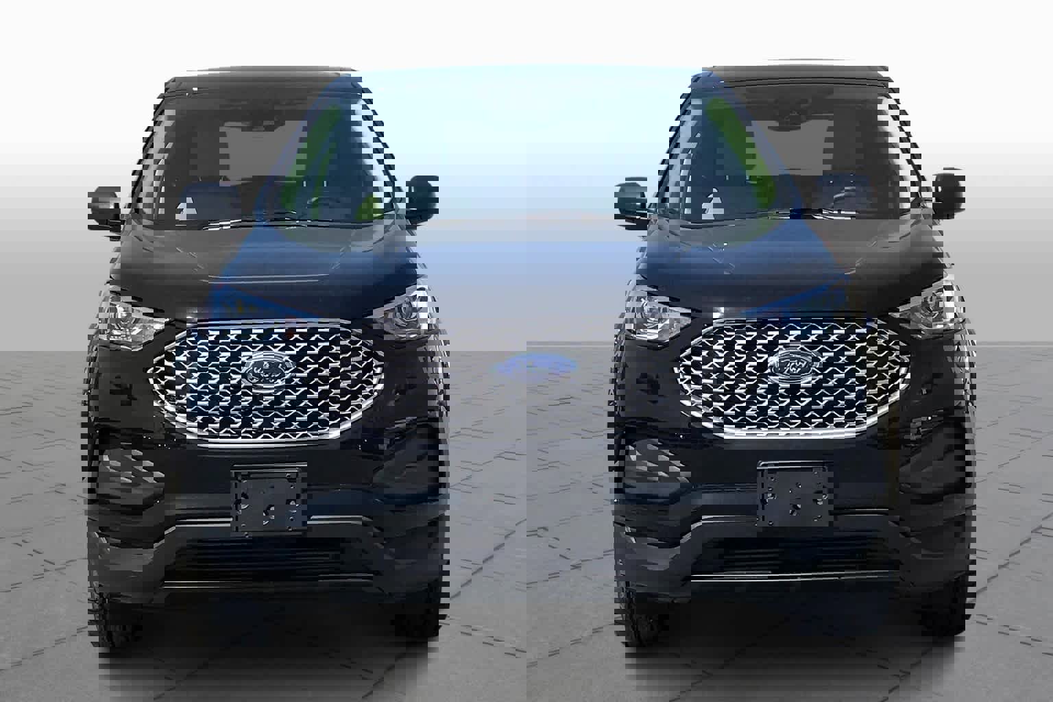 Certified 2024 Ford Edge SE image 3