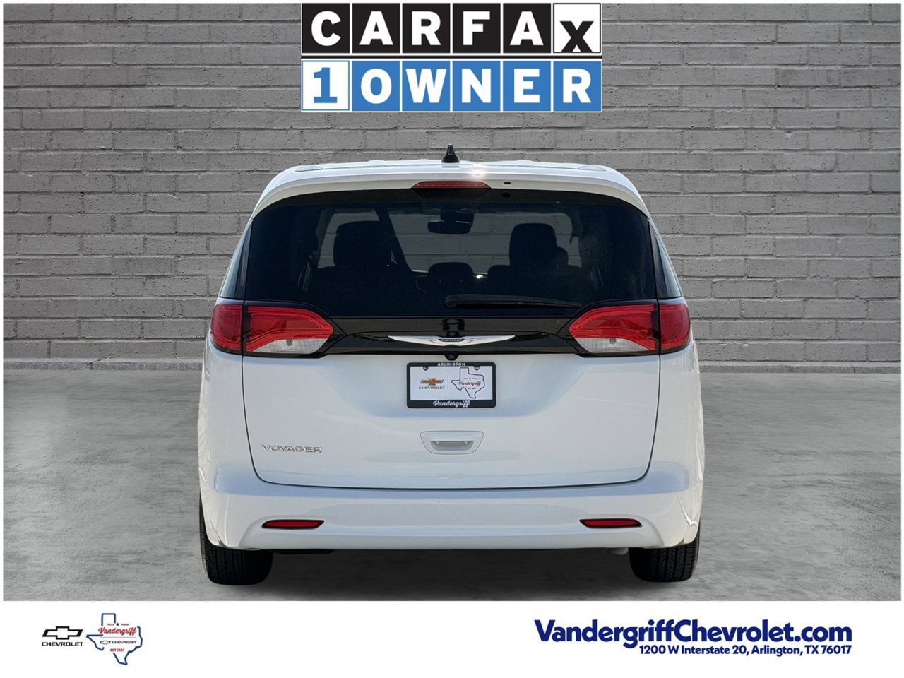 Used 2023 Chrysler Voyager LX FWD image 5