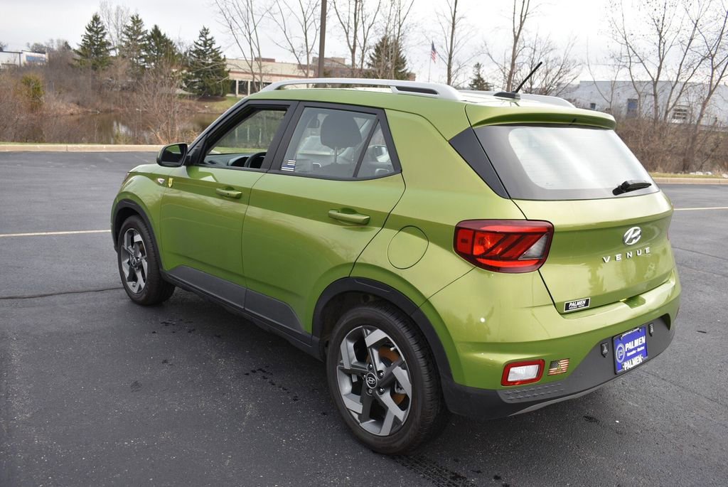 Used 2024 Hyundai Venue SEL FWD image 6