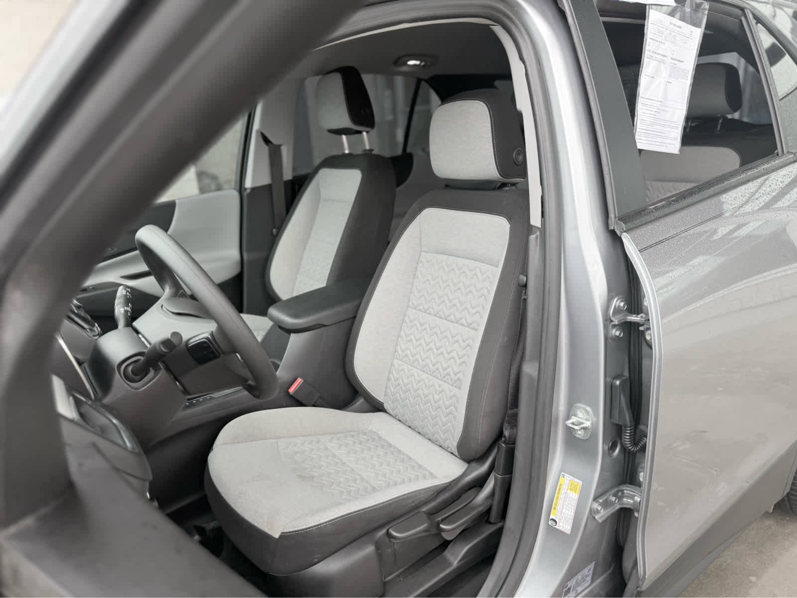 Used 2023 Chevrolet Equinox LS w/ Sport Edition FWD image 9