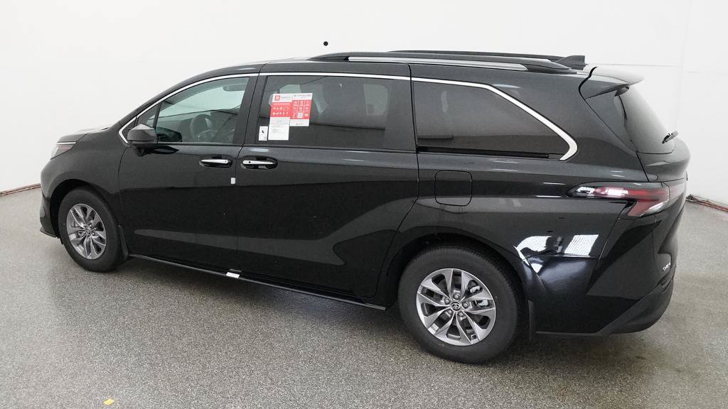 New 2026 Toyota Sienna XLE FWD image 7