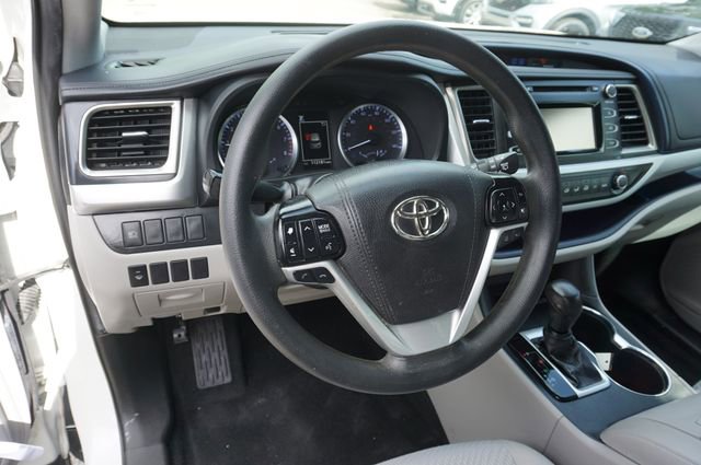 Used 2019 Toyota Highlander LE image 8