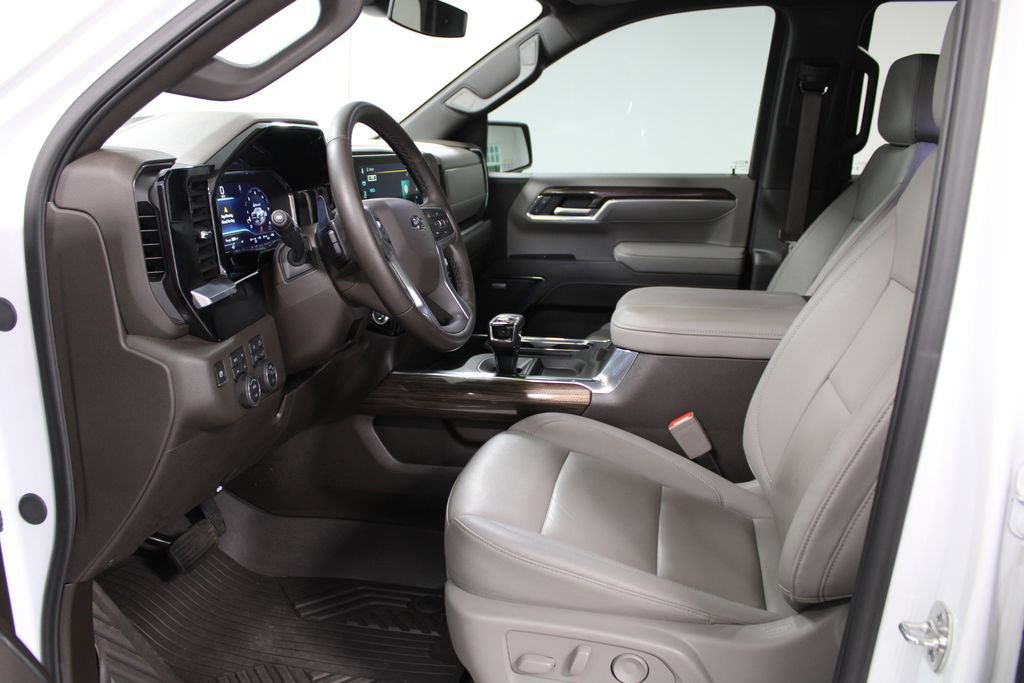 Used 2025 Chevrolet Silverado 1500 LT Trail Boss w/ LT Trail Boss Premium Package AWD/4WD image 26