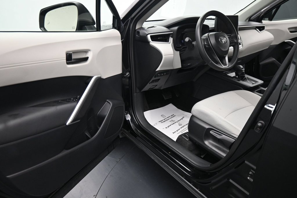 Used 2026 Toyota Corolla Cross LE FWD image 15
