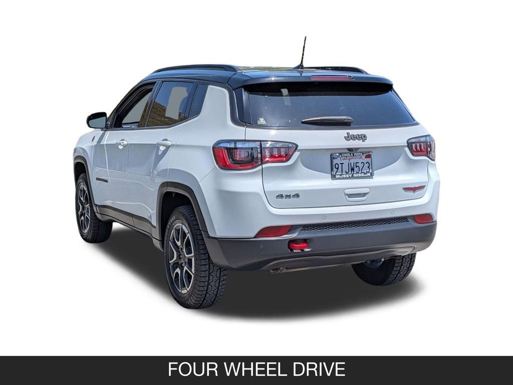 Used 2024 Jeep Compass Trailhawk AWD/4WD image 7