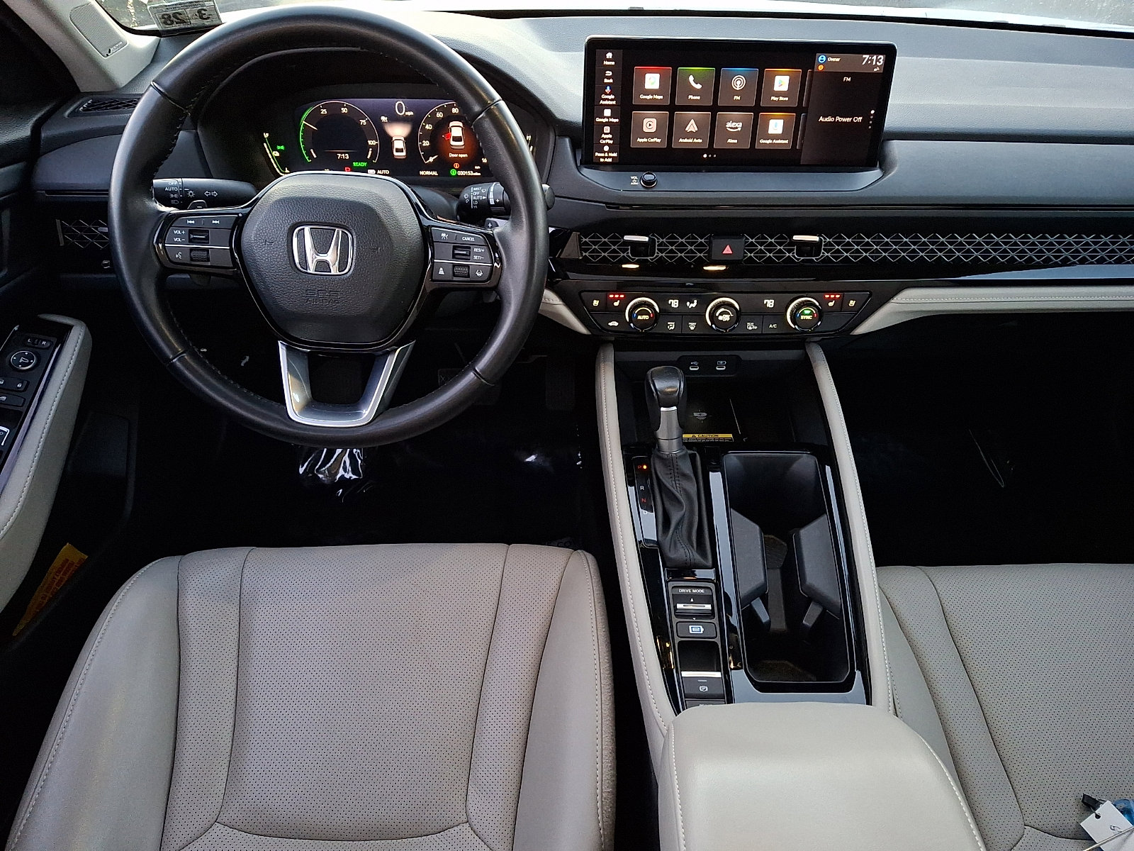 Used 2023 Honda Accord Touring image 11