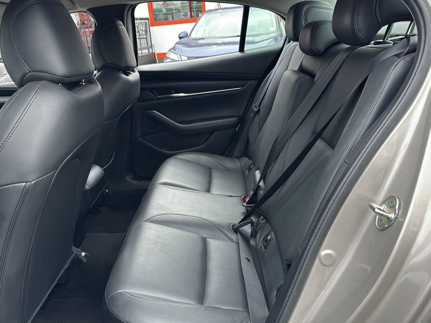 Used 2024 MAZDA MAZDA3 s image 27