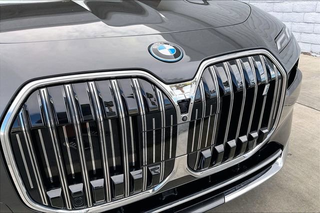 Used 2023 BMW i7 xDrive60 image 30