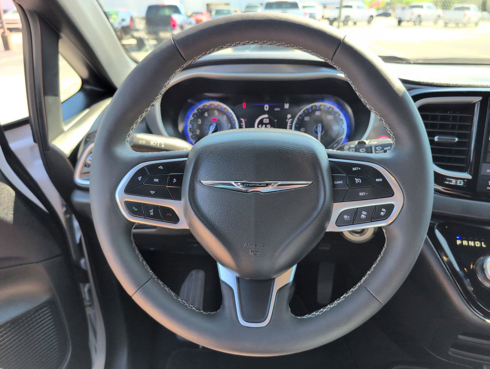 Used 2025 Chrysler Pacifica Select image 26