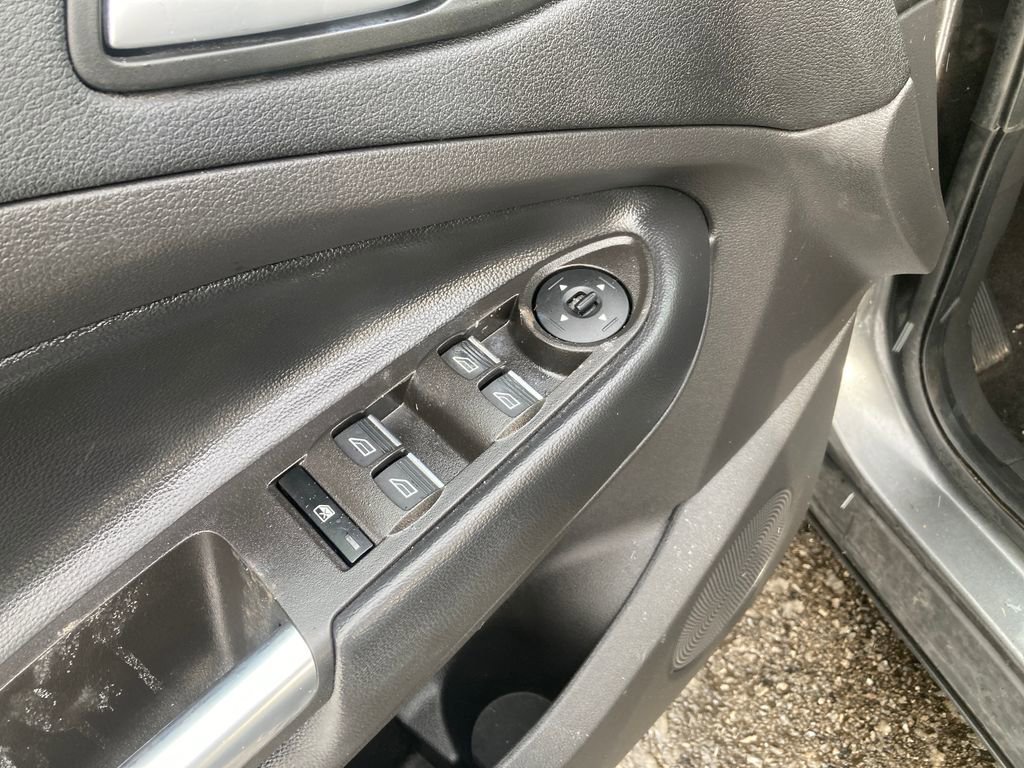 Used 2019 Ford Escape SE image 16