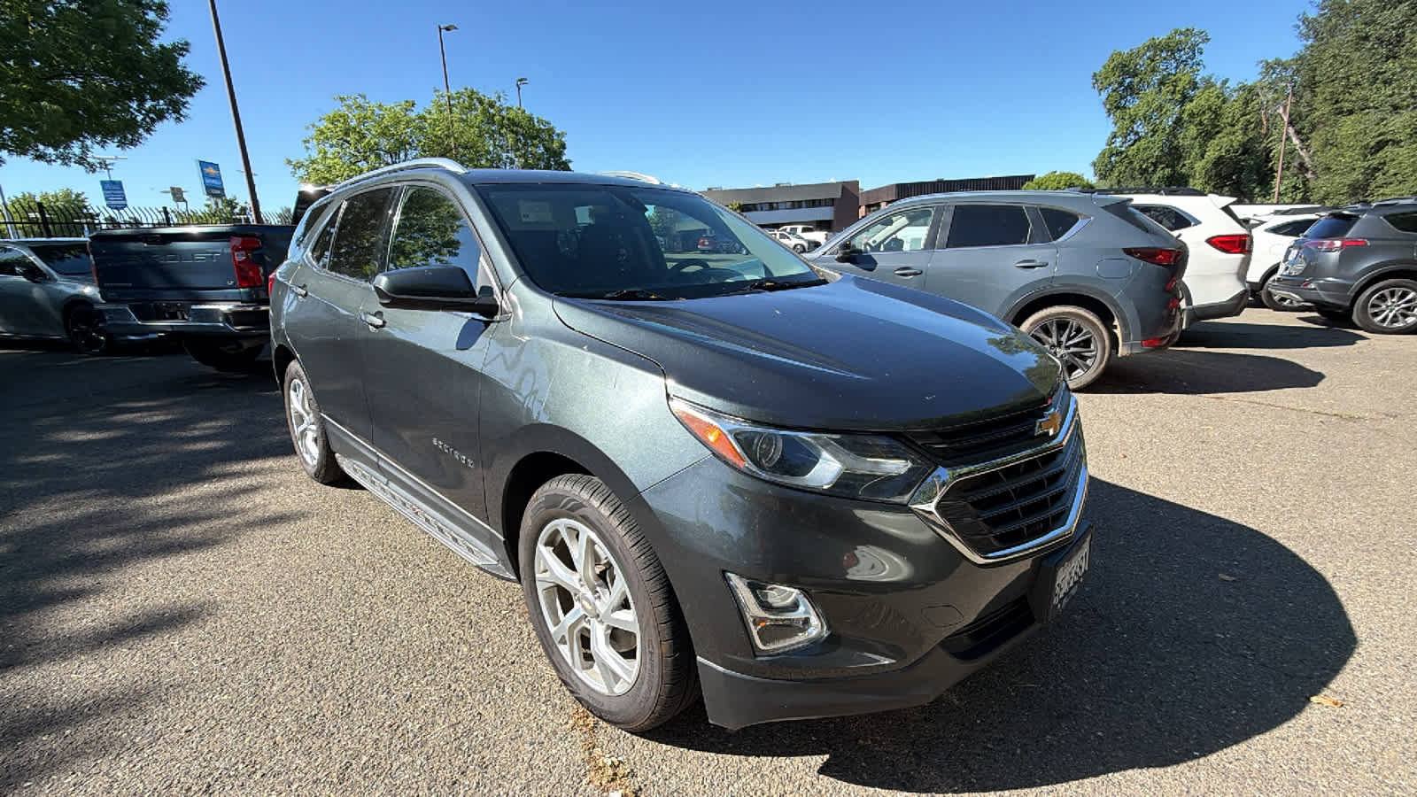 Used 2018 Chevrolet Equinox LT w/ LPO, Hit The Road Package FWD image 3