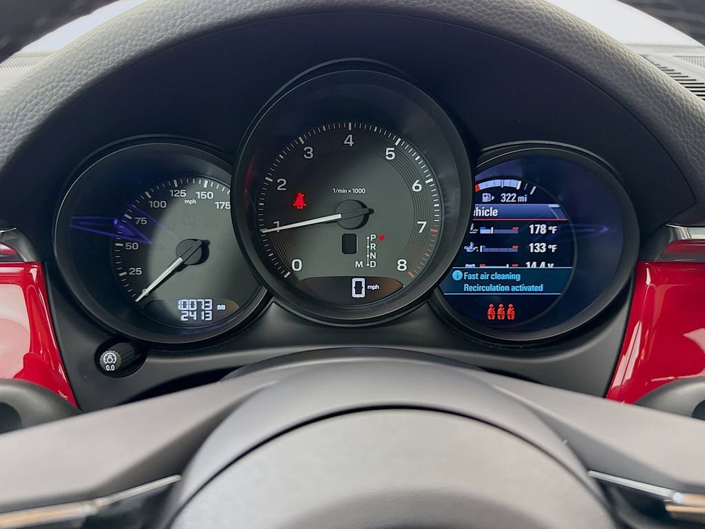 Certified 2025 Porsche Macan AWD/4WD image 16