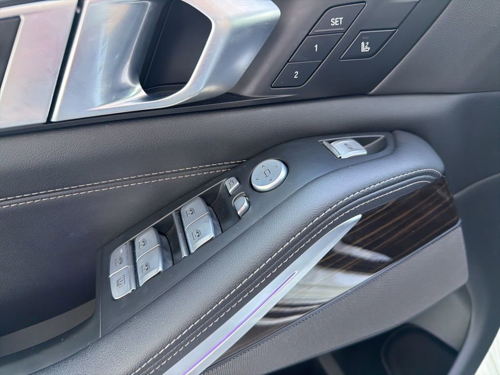 Used 2024 BMW X7 xDrive40i w/ Premium Package image 8
