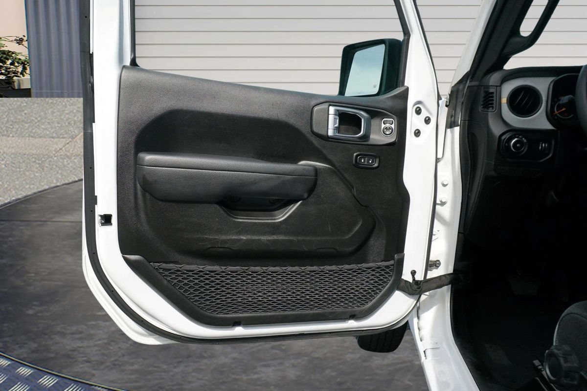 Used 2025 Jeep Wrangler Unlimited Sport AWD/4WD image 13