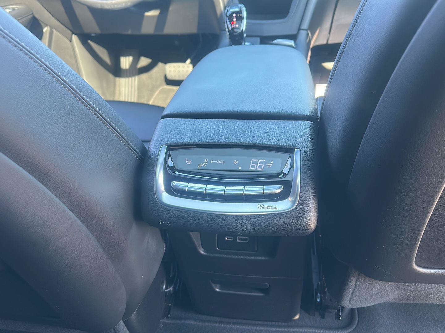 Used 2022 Cadillac XT6 Premium Luxury w/ Technology Package AWD/4WD image 13