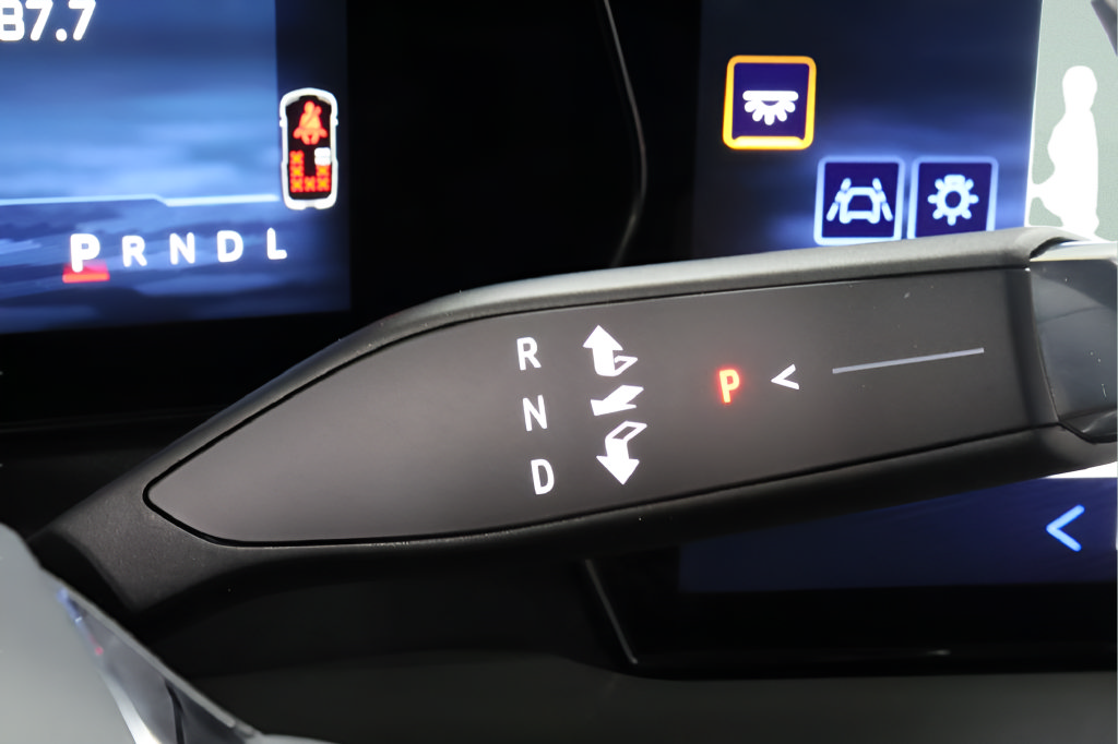 New 2026 Chevrolet Traverse LT w/ Driver Confidence Package FWD image 16