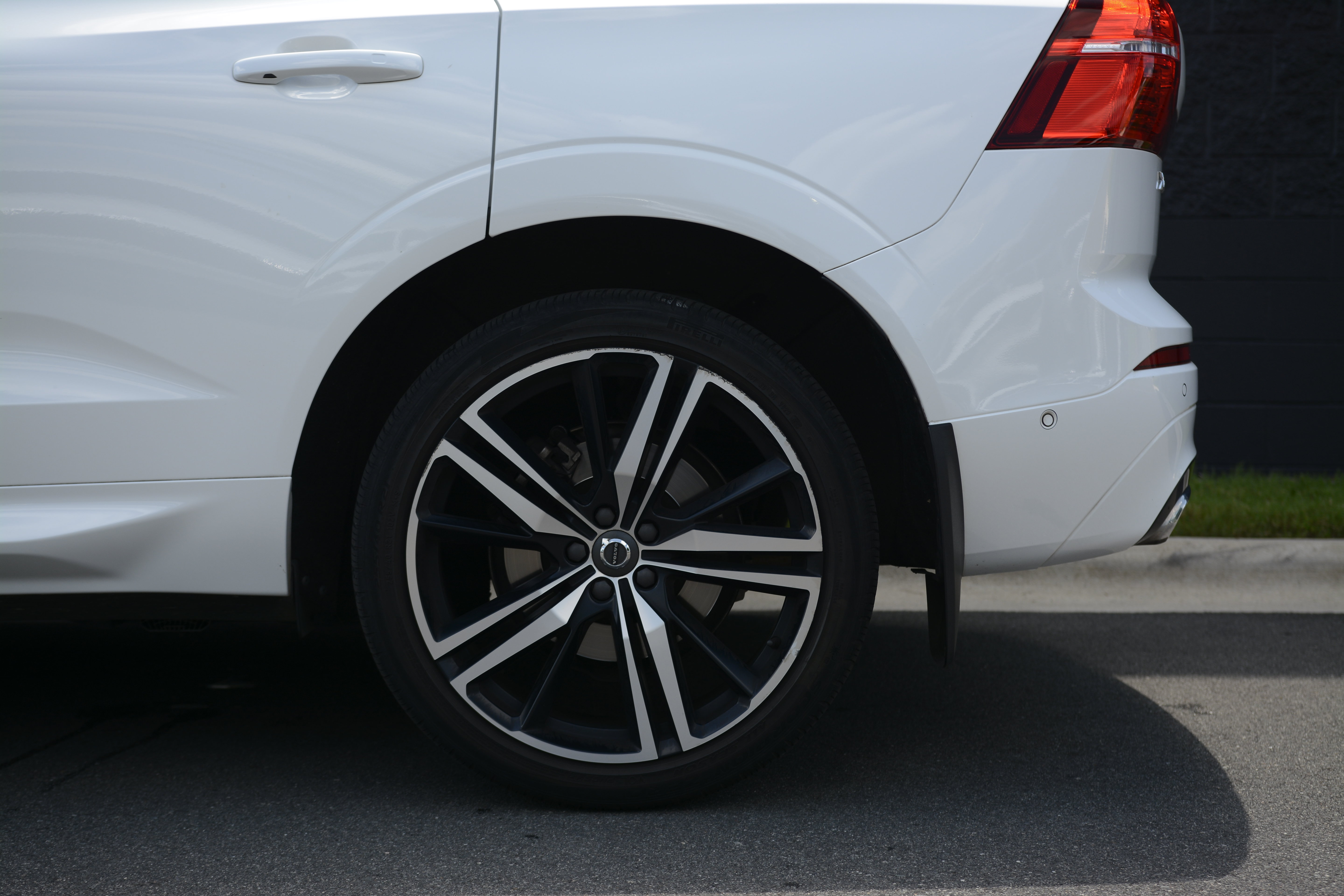 Used 2019 Volvo XC60 T6 R-Design w/ Protection Package Premier AWD/4WD image 34