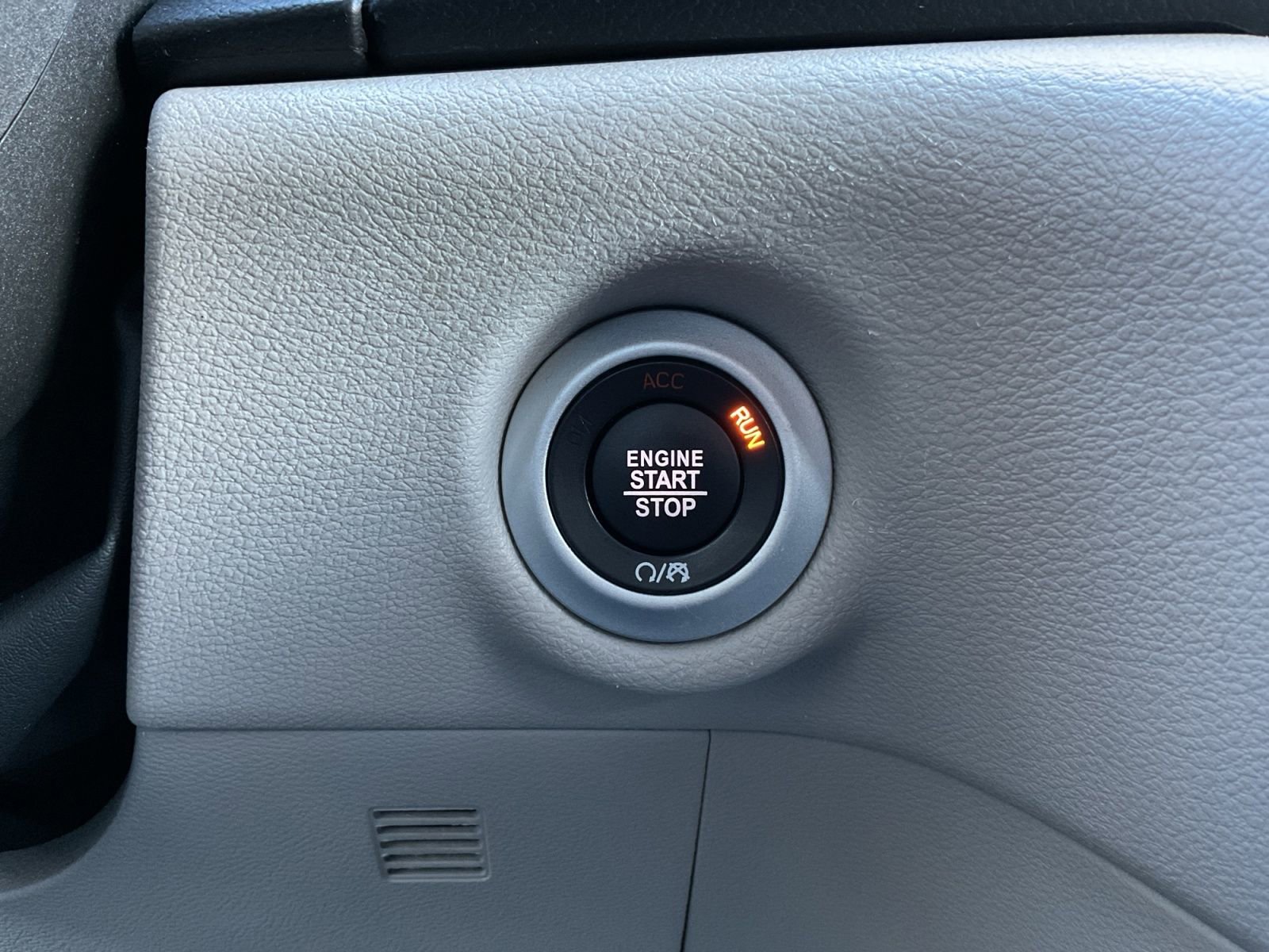 Used 2023 Chrysler Voyager LX image 22