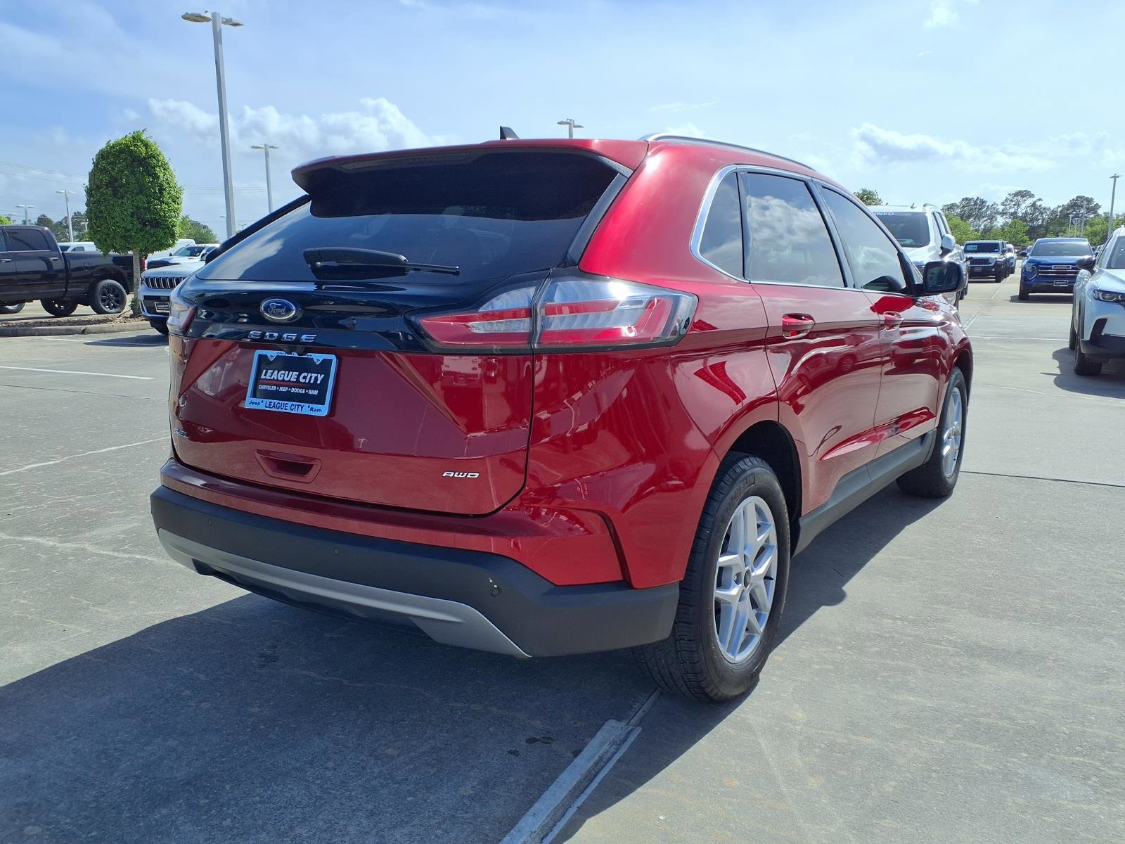 Used 2024 Ford Edge SEL w/ Convenience Package image 4