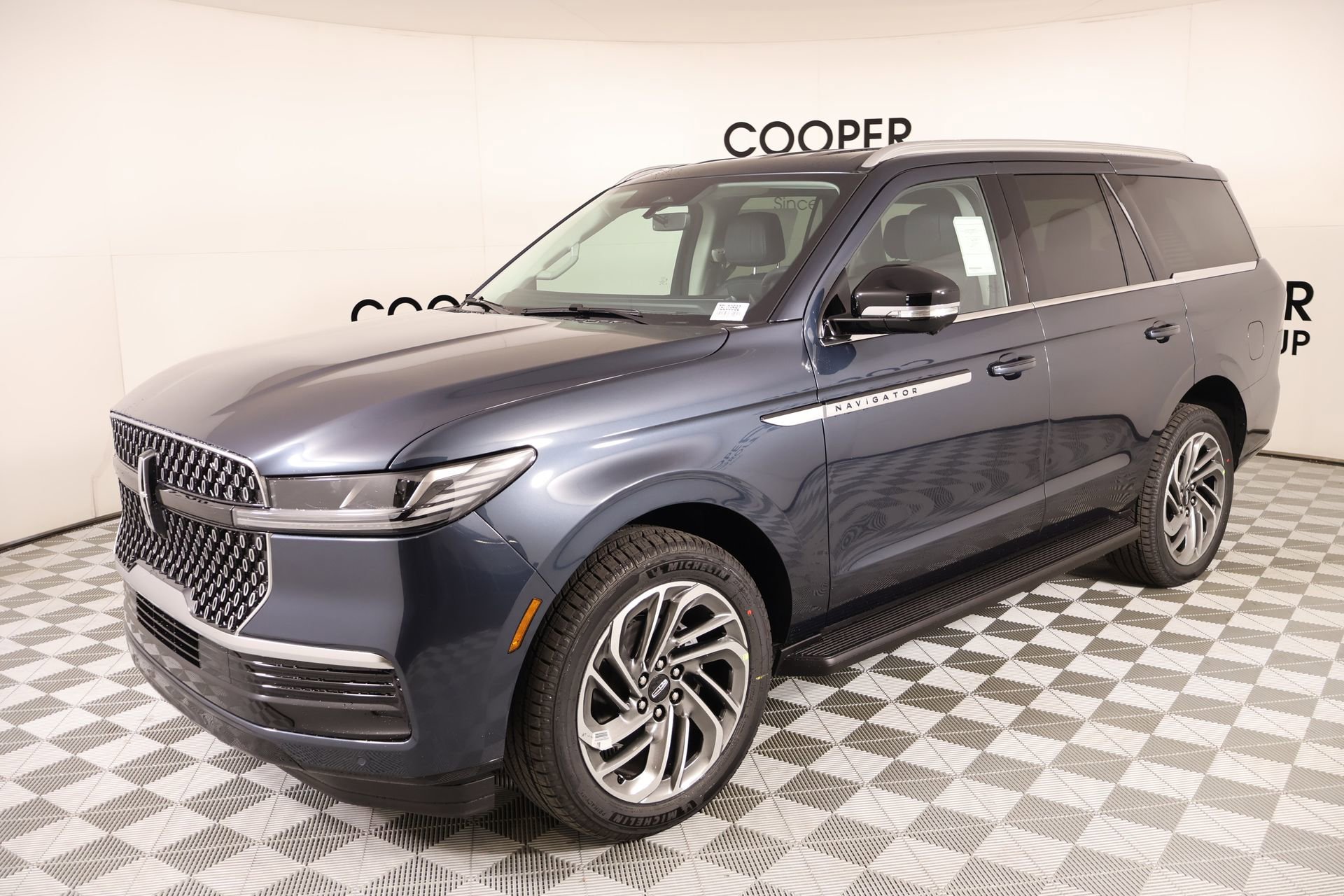 New 2026 Lincoln Navigator Premiere AWD/4WD image 10