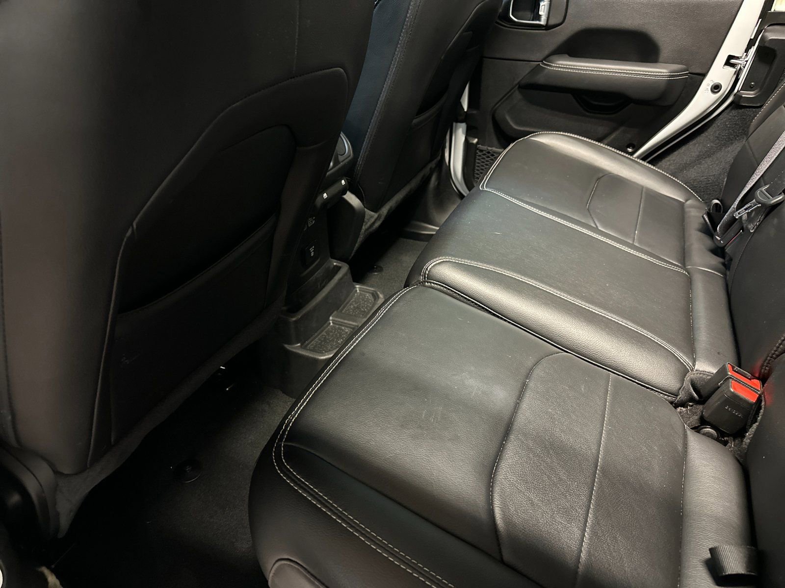 Used 2022 Jeep Wrangler Unlimited Sahara w/ Cold Weather Group image 11