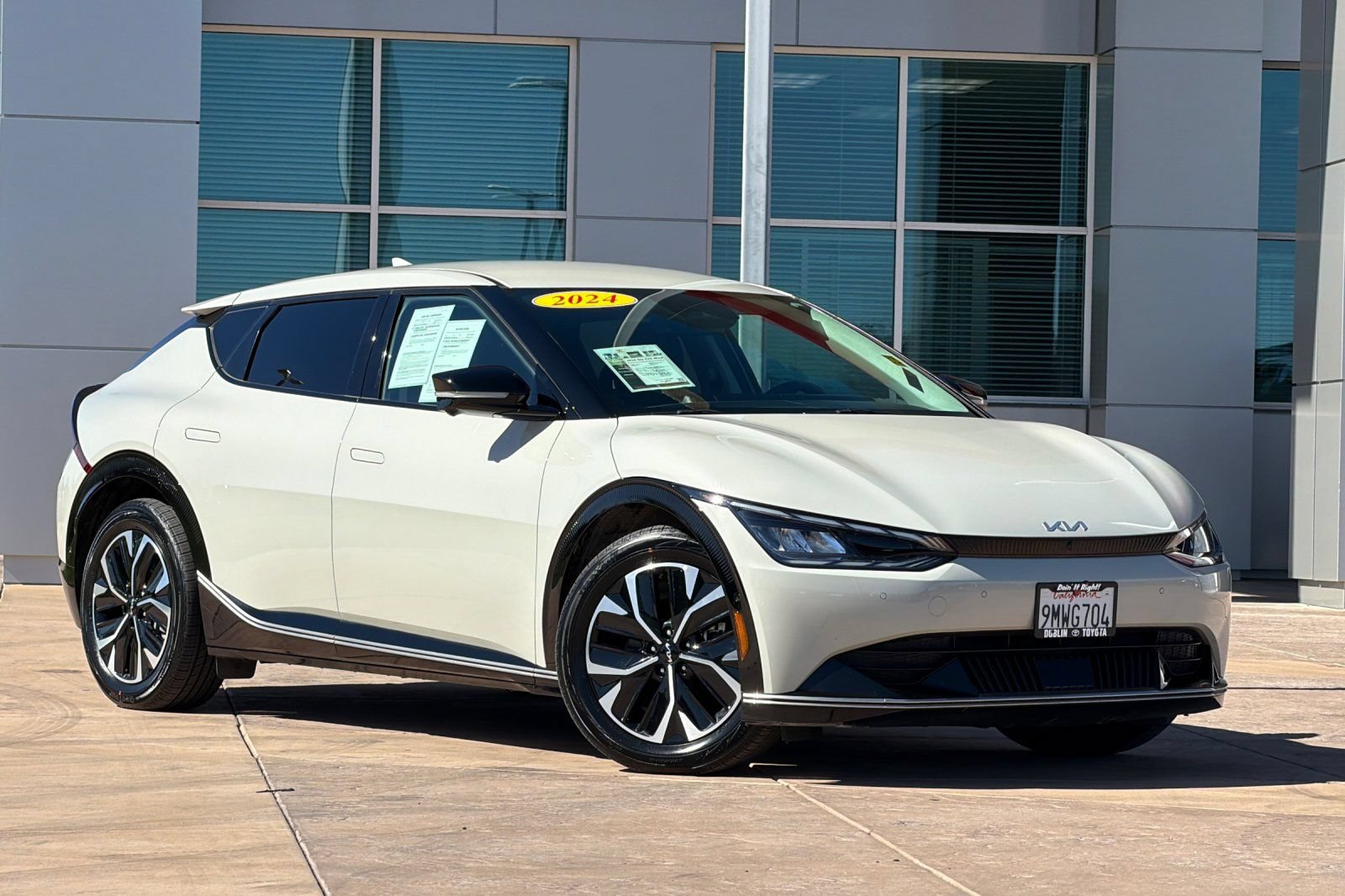 Used 2024 Kia EV6 Wind w/ Wind Technology Package AWD/4WD image 2