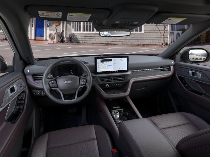 Used 2025 Ford Explorer Platinum RWD image 9