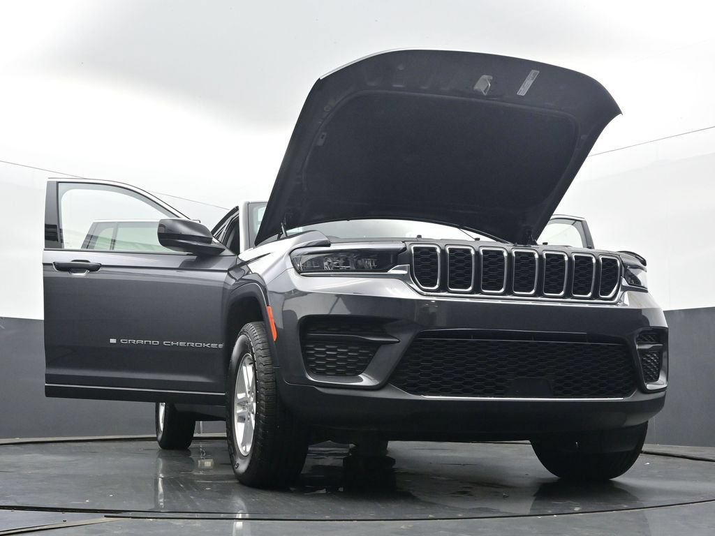 Used 2022 Jeep Grand Cherokee Laredo w/ Luxury Tech Group I AWD/4WD image 55