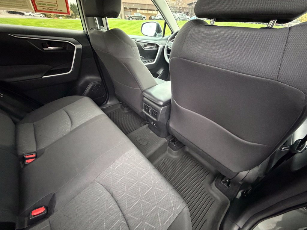 Used 2021 Toyota RAV4 XLE w/ XLE Grade Weather Package AWD/4WD image 38
