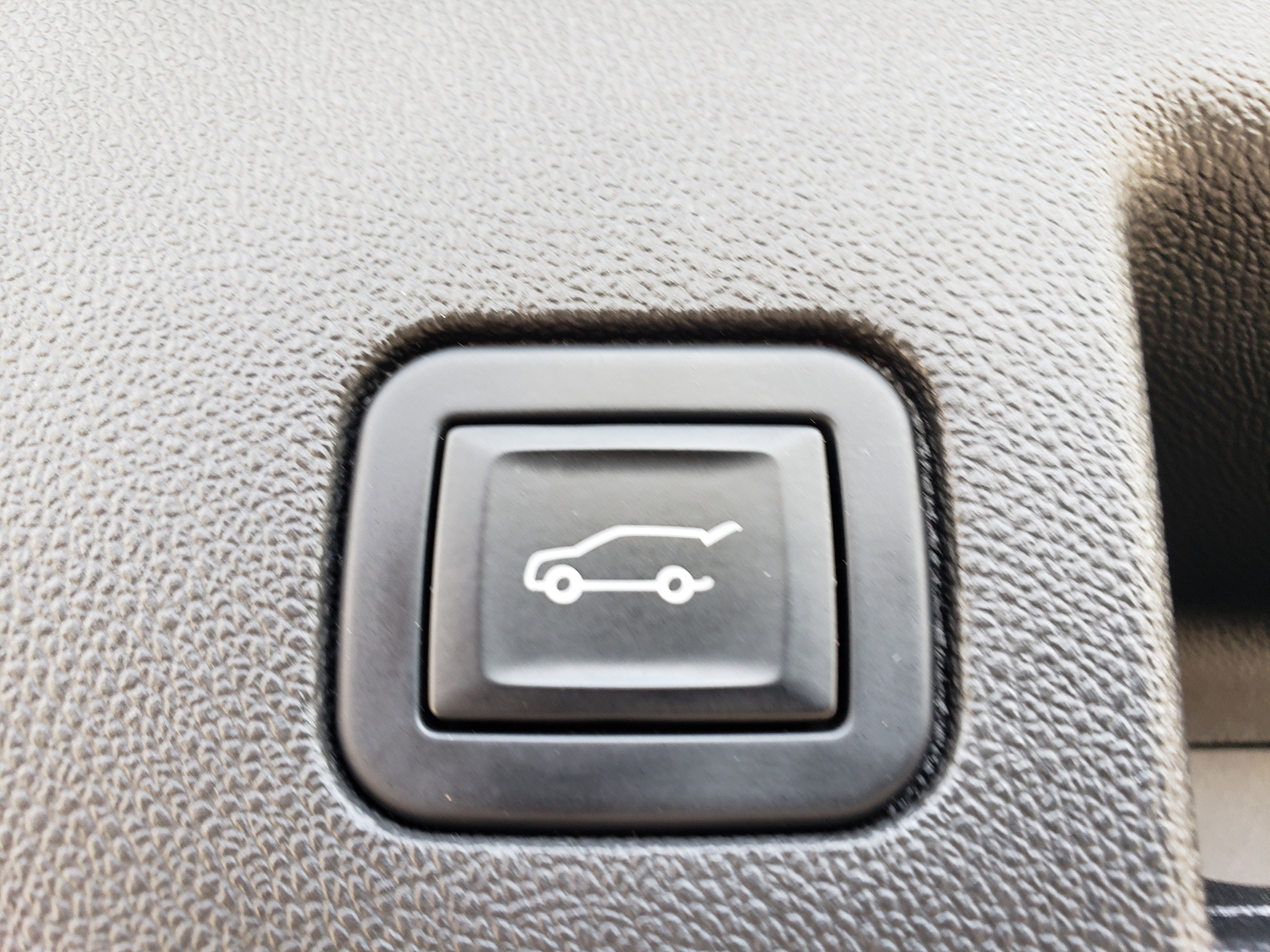 Used 2022 Chevrolet Equinox LT w/ Driver Convenience Package image 13