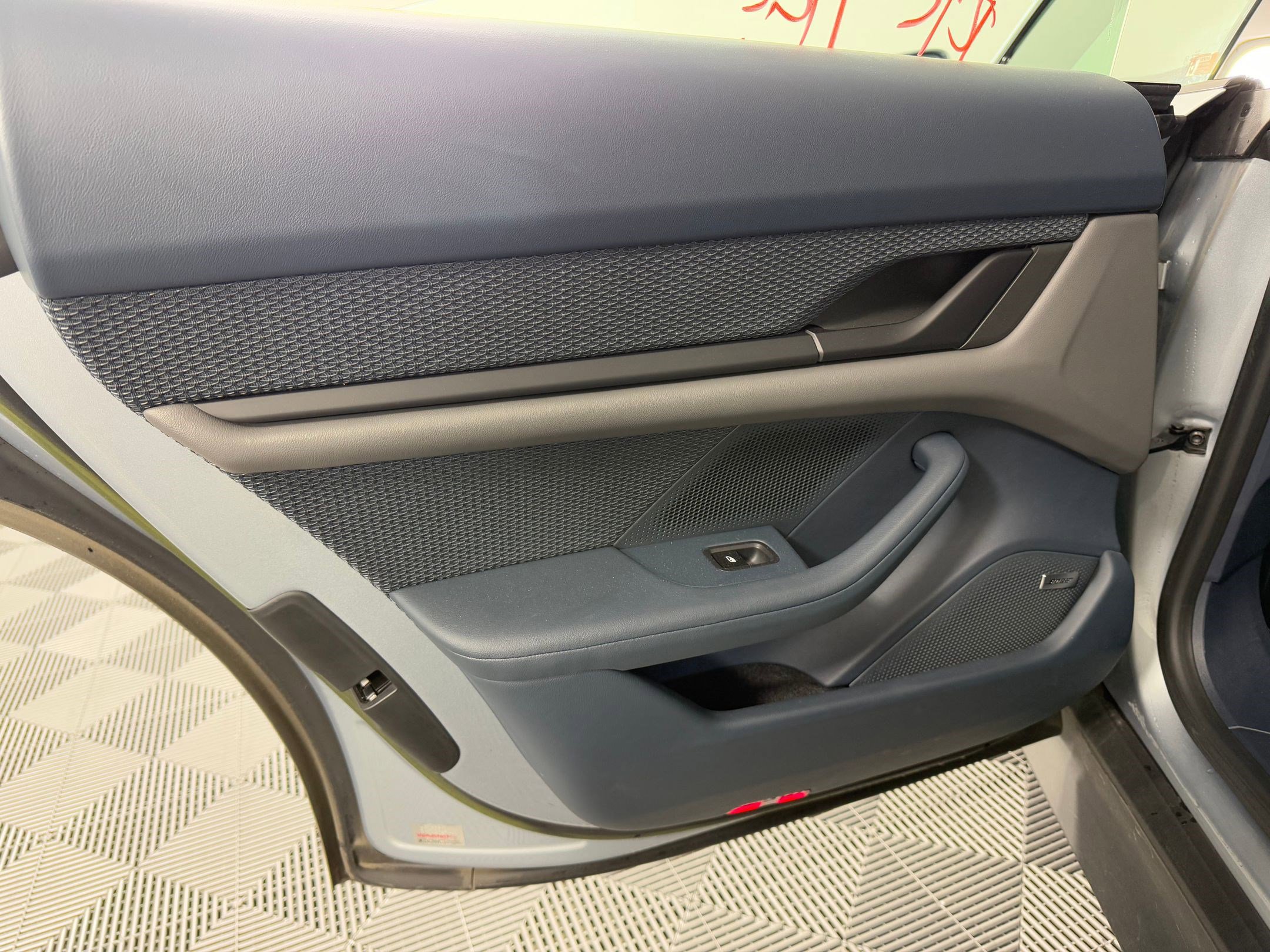 Used 2022 Porsche Taycan image 17