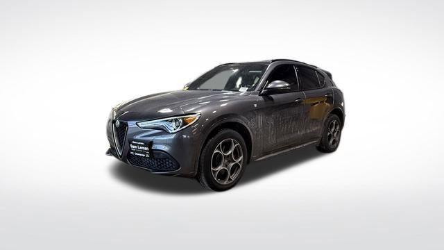 Used 2022 Alfa Romeo Stelvio Ti image 2