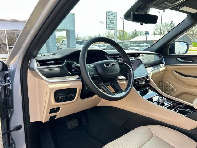 Used 2023 Jeep Grand Cherokee Limited w/ Luxury Tech Group II image 35