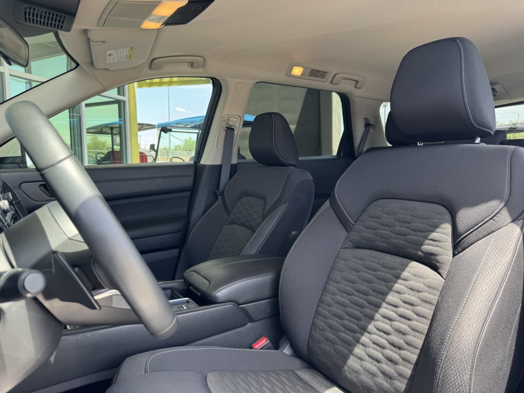 Used 2024 Nissan Pathfinder SV w/ Lighting Package (N92) FWD image 32