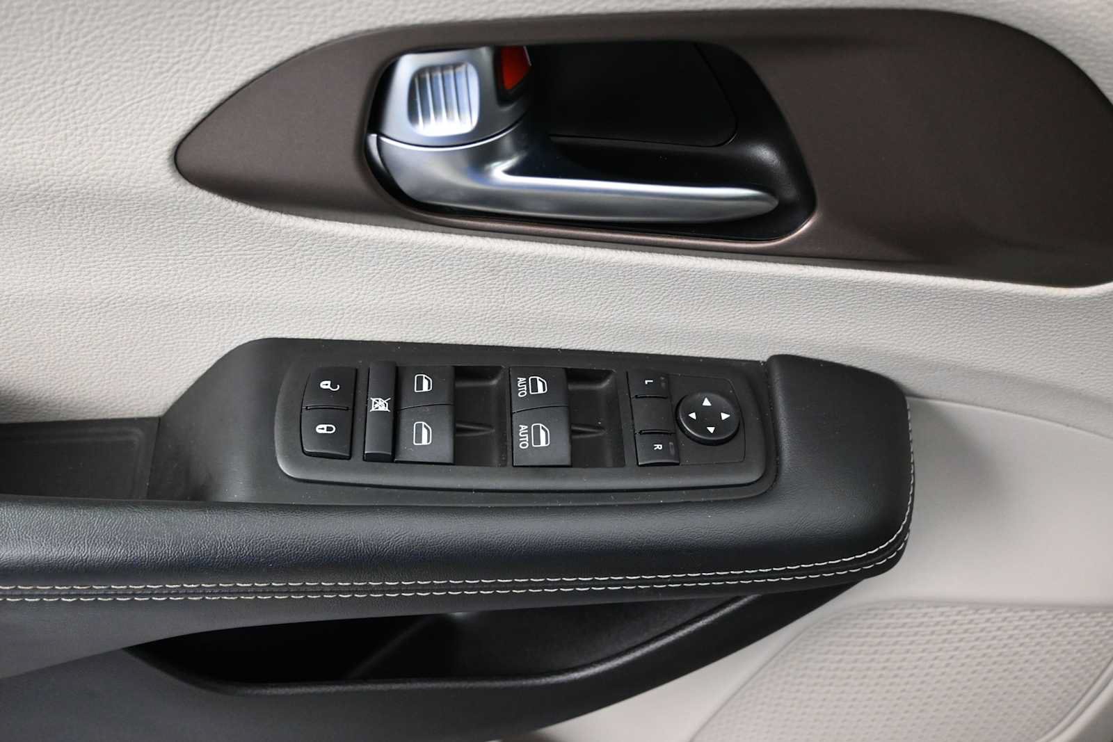 Used 2024 Chrysler Voyager LX FWD image 19
