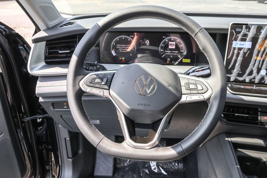 Used 2025 Volkswagen Tiguan SE image 18