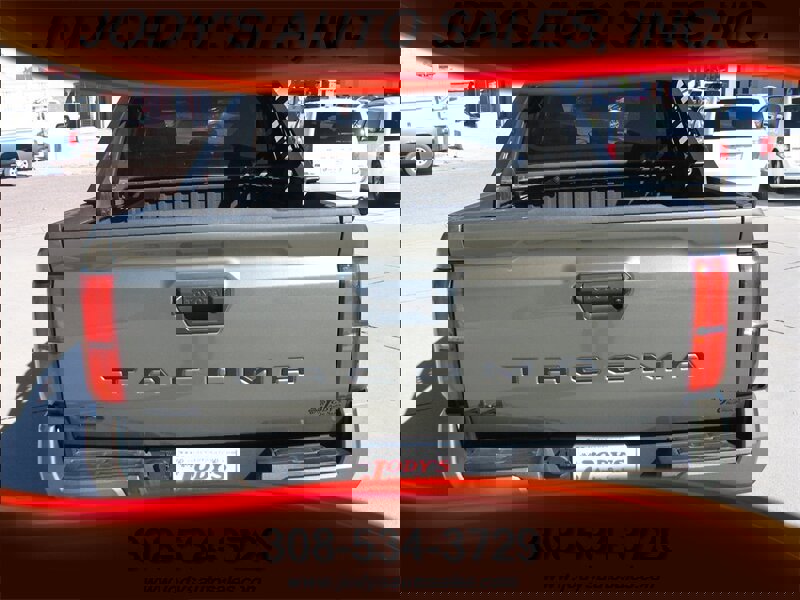 Used 2024 Toyota Tacoma TRD Off-Road image 40