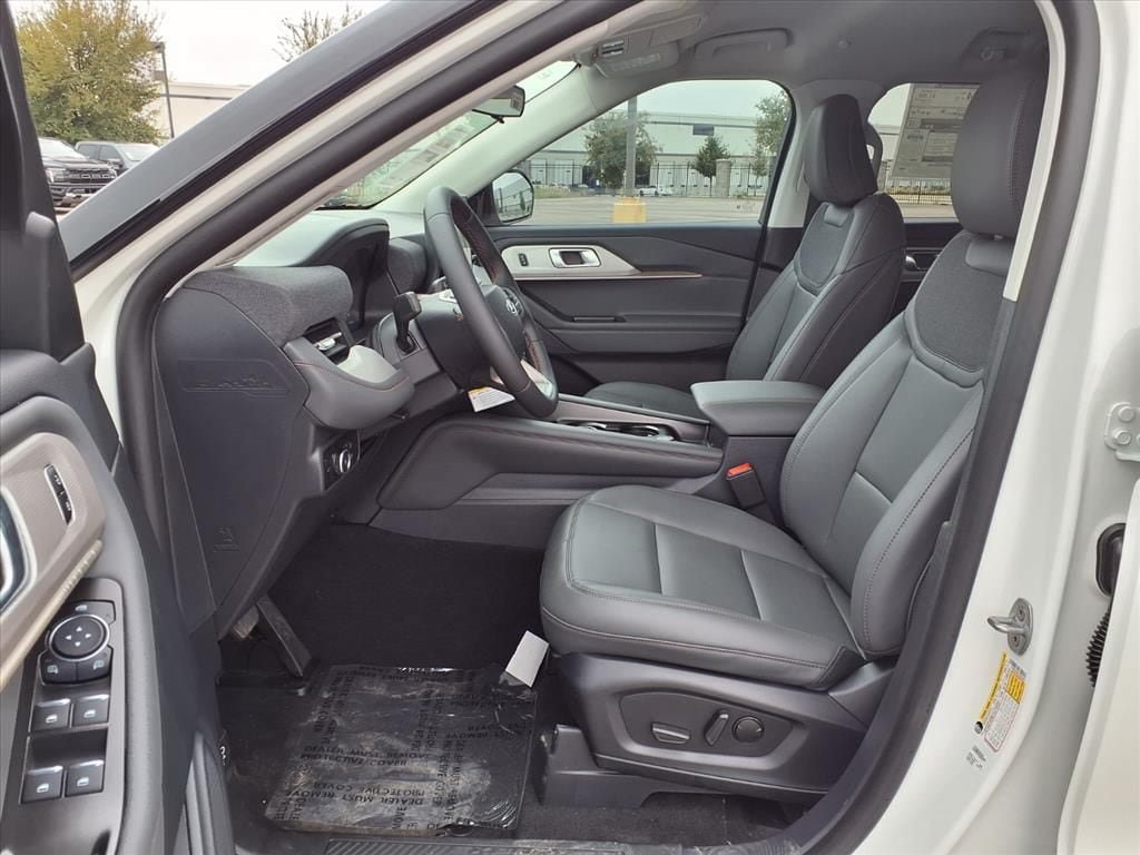 New 2026 Ford Explorer Active w/ Active Comfort Package RWD image 18