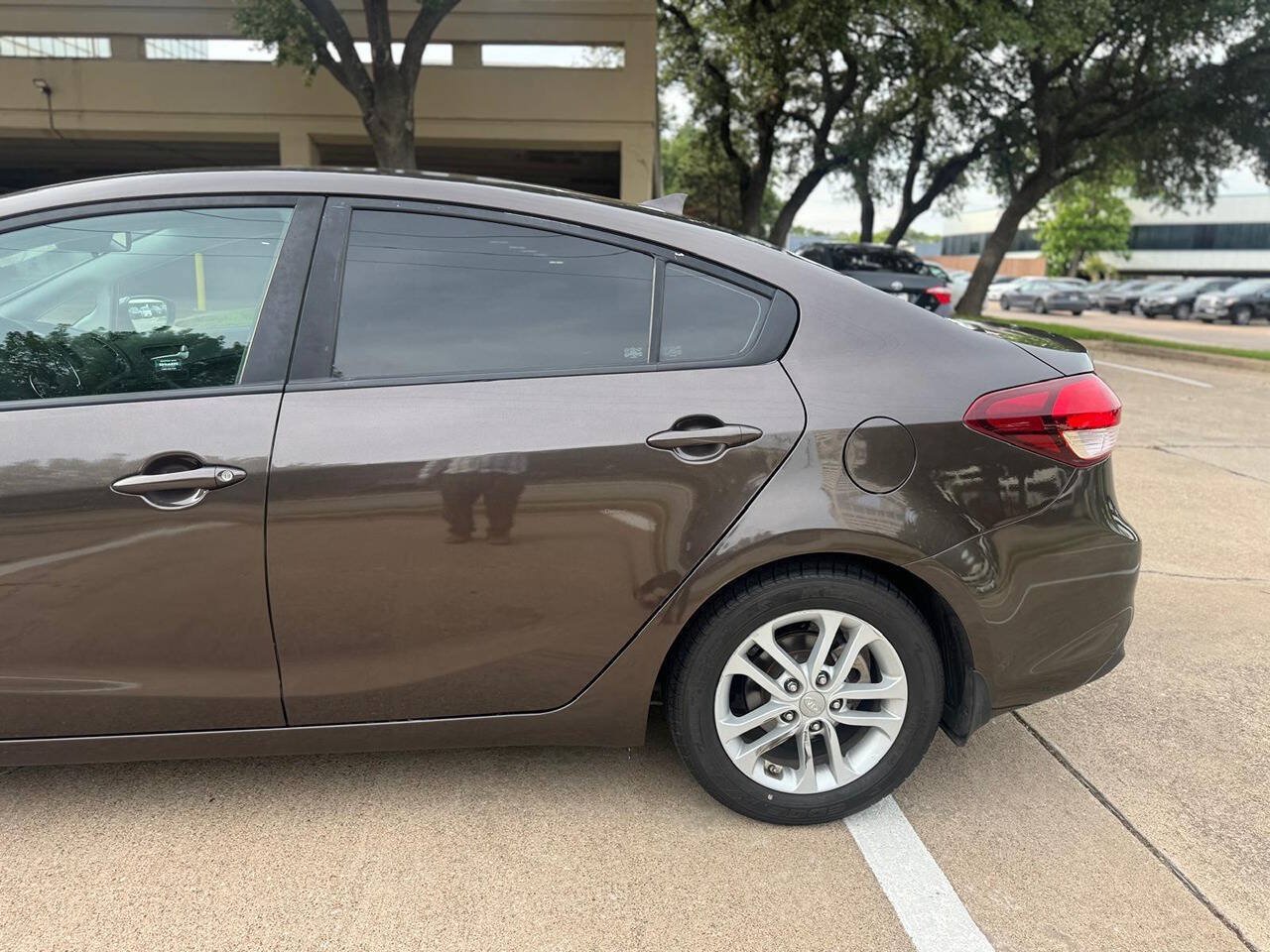 Used 2017 Kia Forte LX FWD image 4