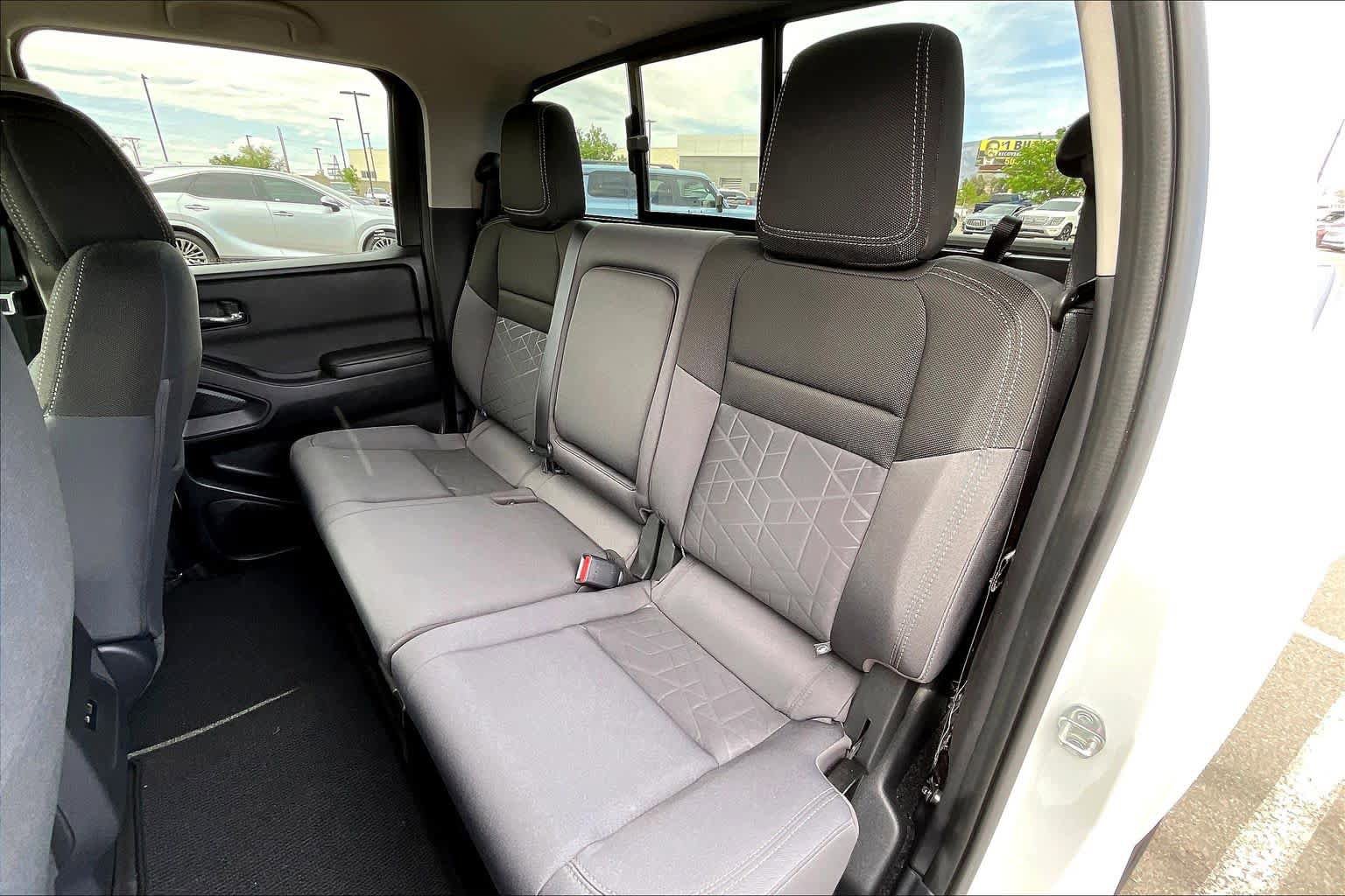 Used 2025 Nissan Frontier SV AWD/4WD image 19