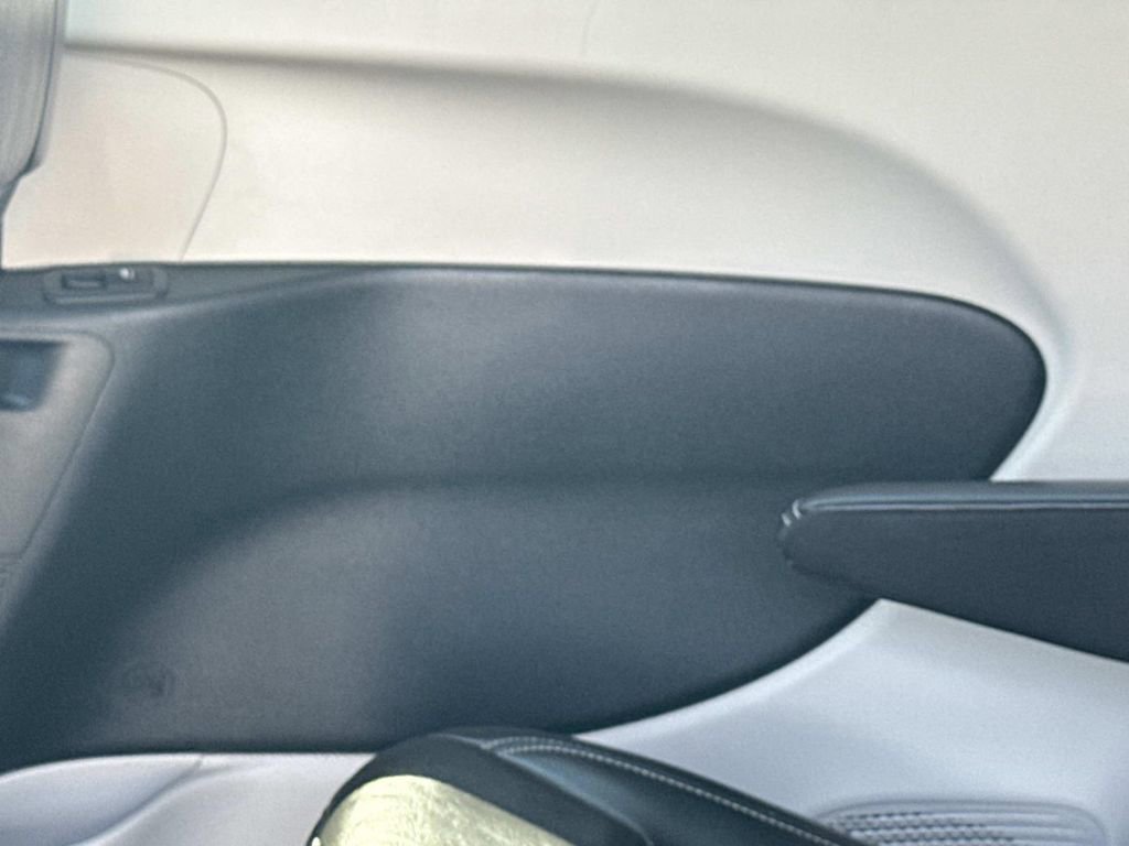 Used 2023 Chrysler Pacifica Touring-L FWD image 15