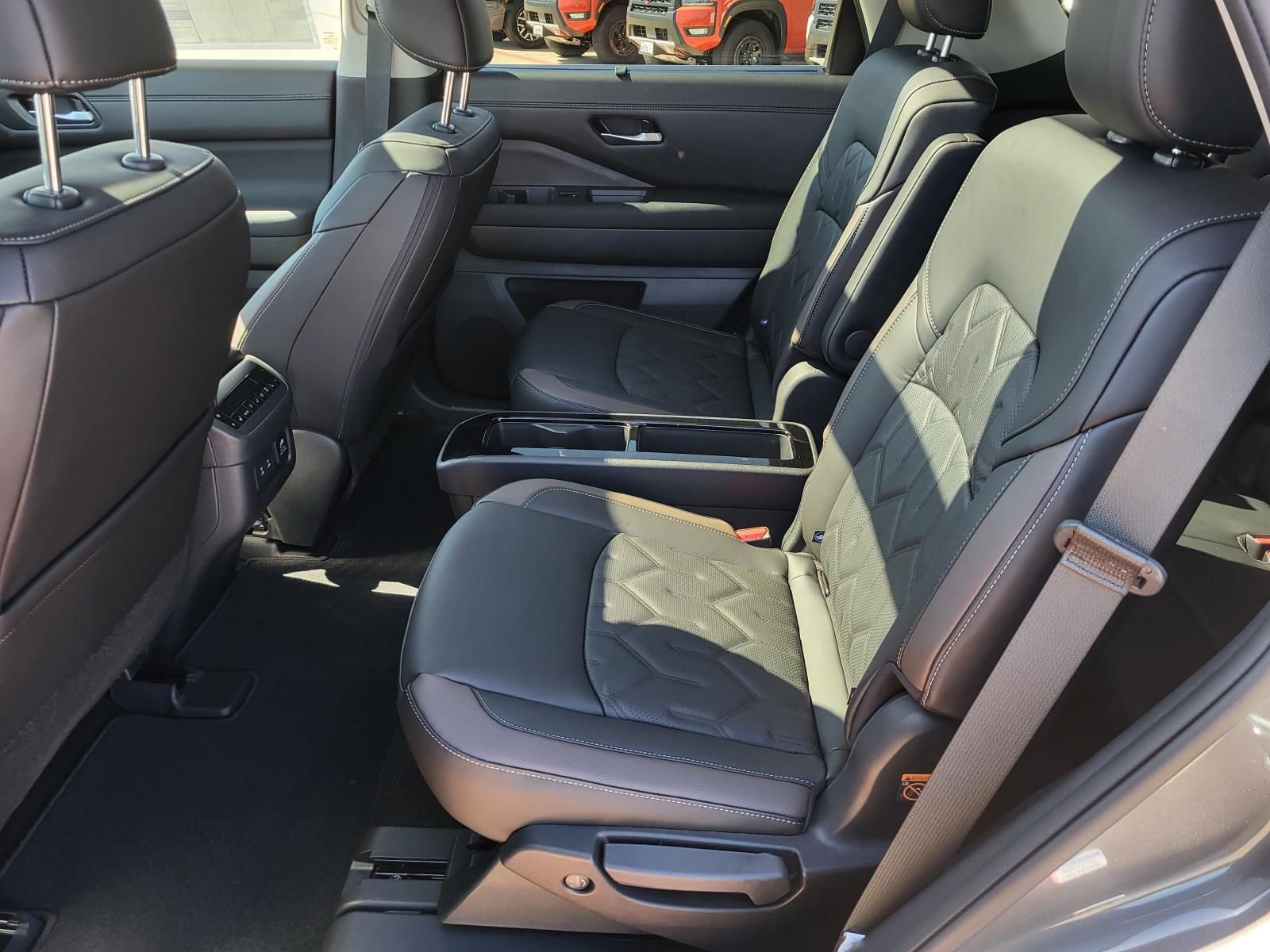 New 2026 Nissan Pathfinder Platinum image 18