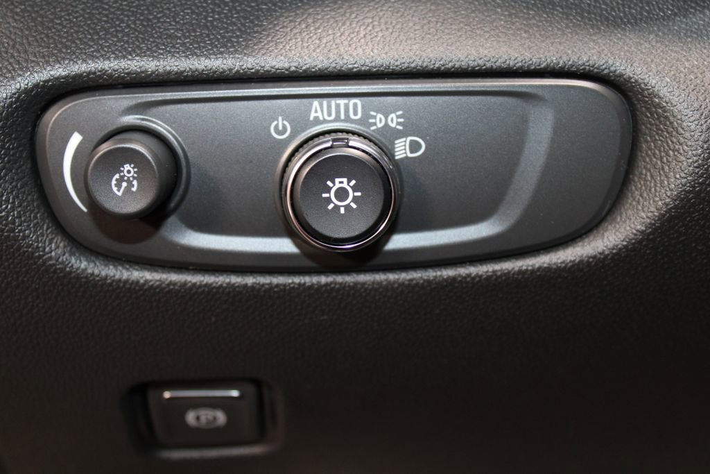 Used 2025 Chevrolet Blazer RS FWD image 33